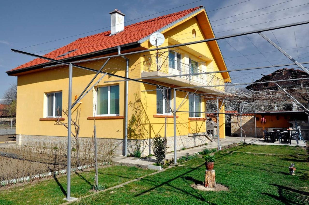 Вила В С. Габарево, Долината На Розите. Gabarevo ภายนอก รูปภาพ